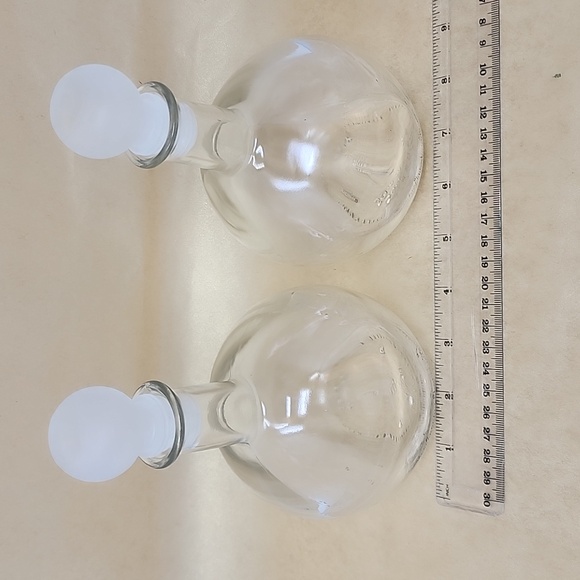 Decanters (2) Made in Italy Frosted Glass Tops - Picture 3 of 5